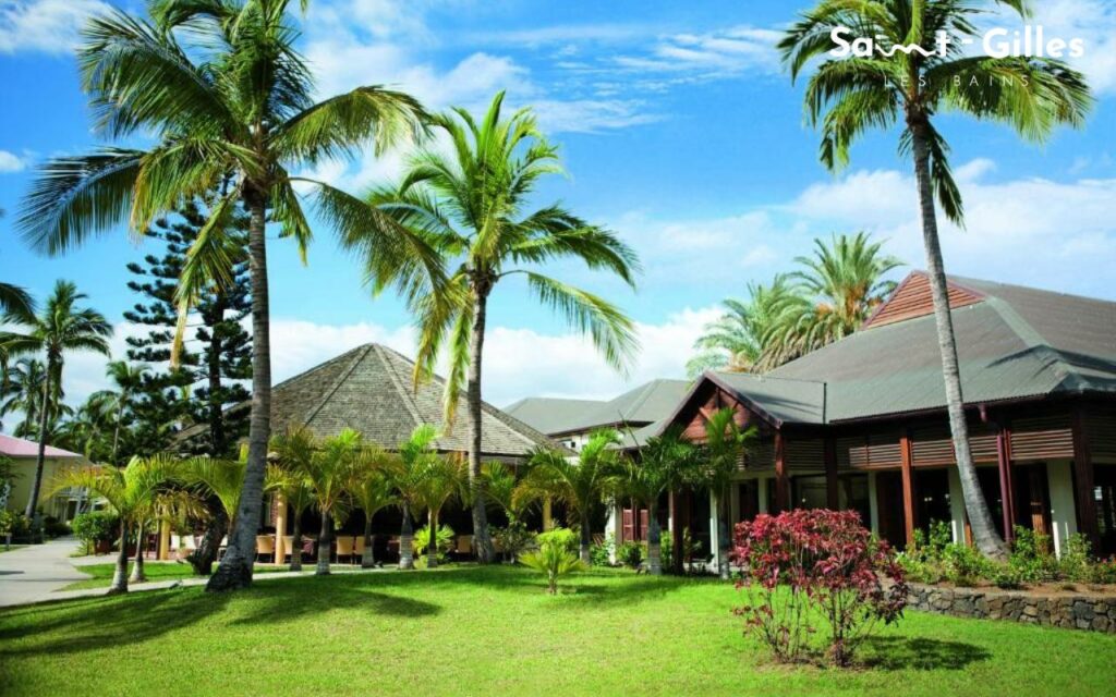 Vue de la piscine à Saint-Gilles Les Bains à l'hôtel Le Récif à La Réunion