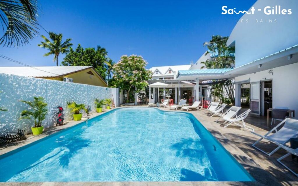 Extérieur de l'hôtel La Grand Bleu à La Réunion à Saint-Gilles Les Bains