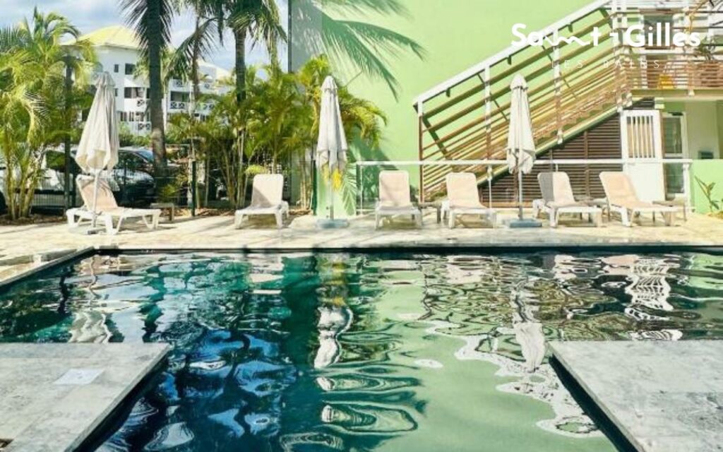 Piscine extérieure de la résidence Tropic Appart Hôtel à Saint-Gilles Les Bains à La Réunion