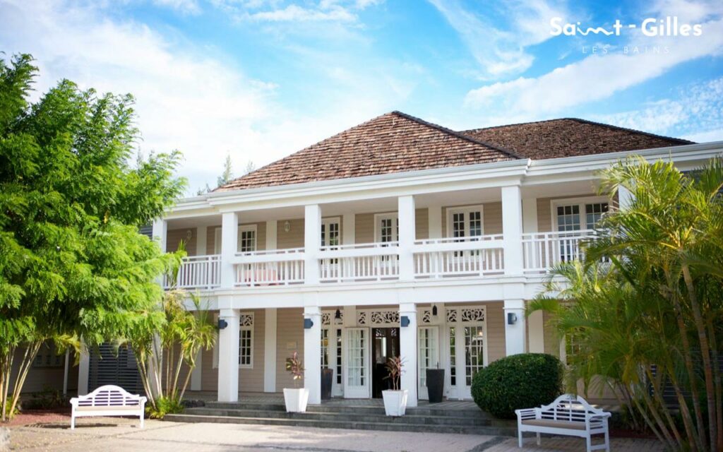 Façade extérieur de l'hôtel Le Lux à La Réunion à Saint-Gilles Les Bains