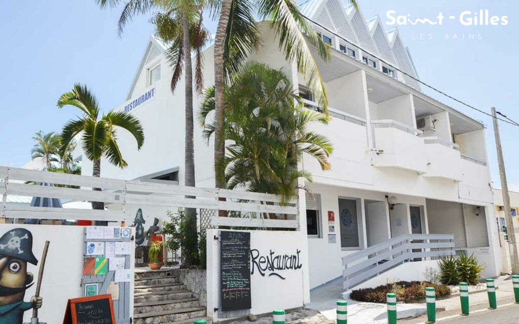 Façade du restaurant à l'hôtel Le Grand Bleu à Saint-Gilles Les Bains à La Réunion