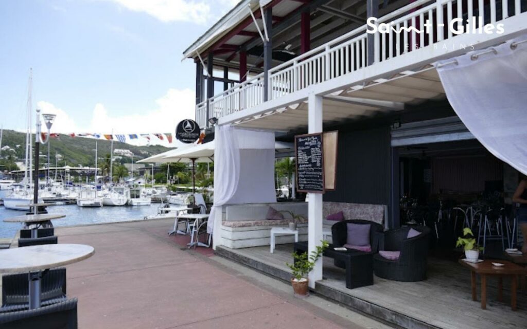Façade du restaurant La Voile Blanche à Saint-Gilles Les Bains à La Réunion