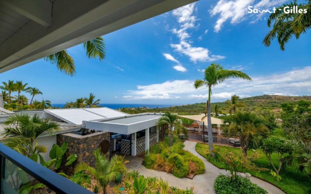 Vue façade de l'hôtel à Saint-Gilles Les Bains Latitude 21 à La Réunion