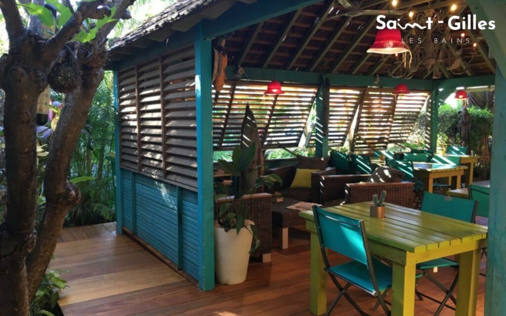 Extérieur de l'hôtel Les Bougainvilliers à Saint-Gilles Les Bains à La Réunion