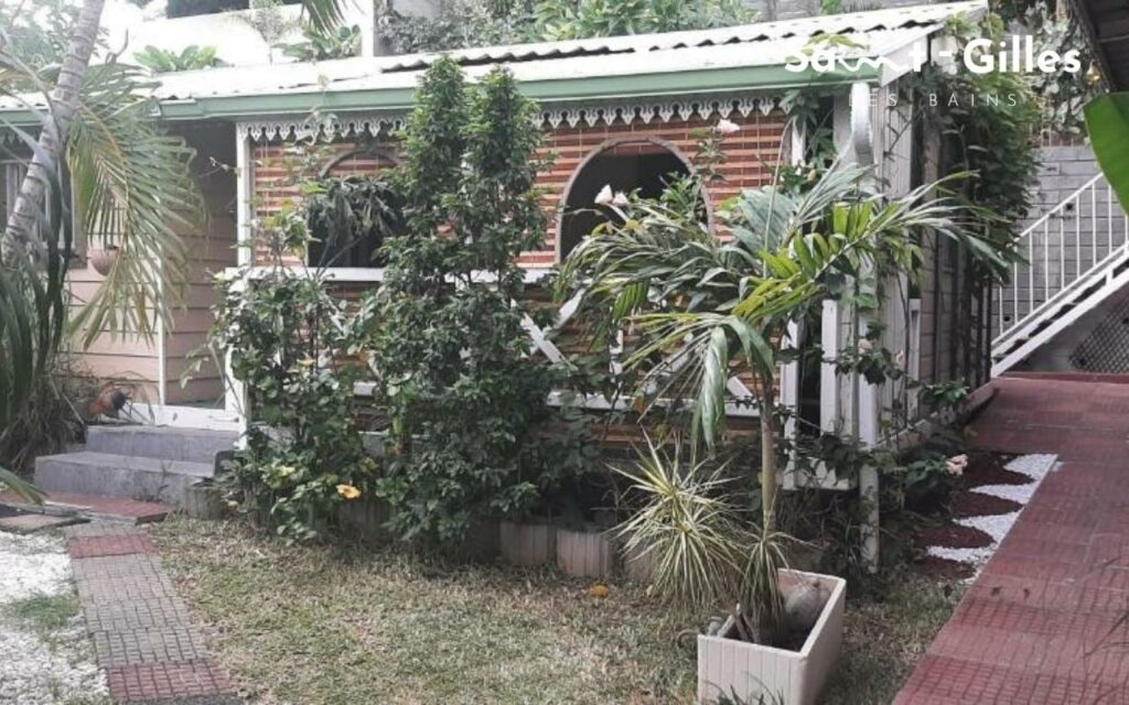 Façade de la résidence des Anones à Saint-Gilles Les Bains à La Réunion