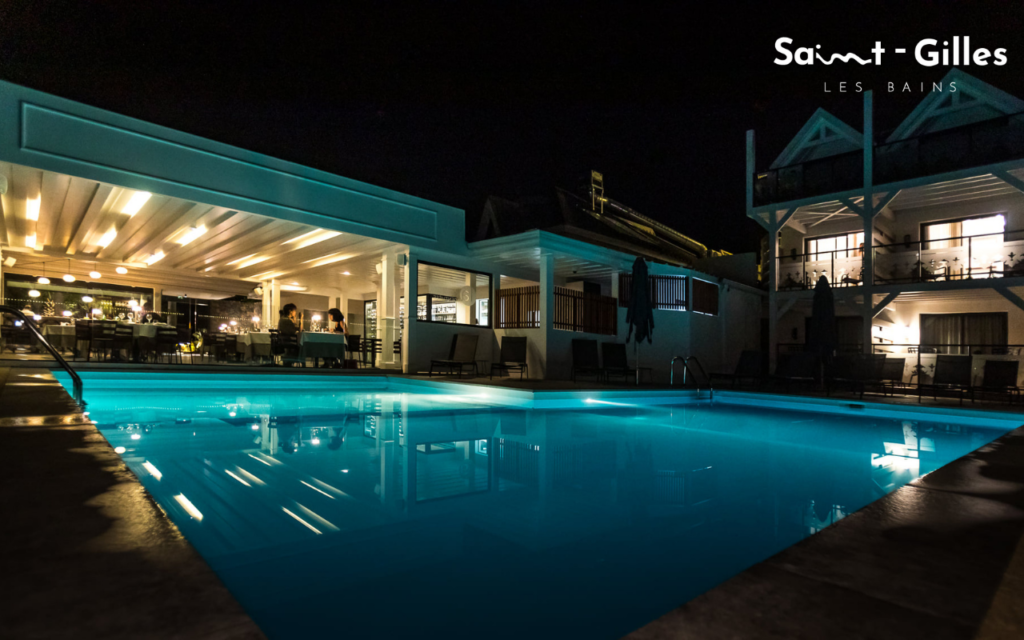 Piscine de l'hôtel Latitude 21 à Saint-Gilles Les Bains