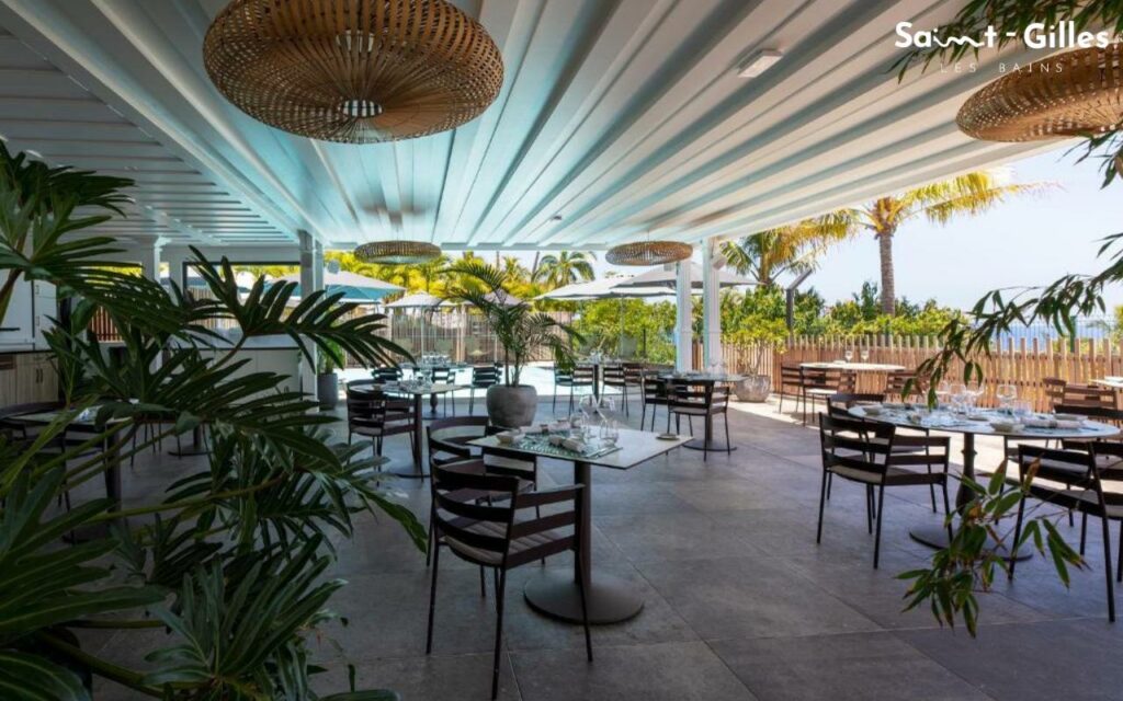 Vue du restaurant à Saint-Gilles Les Bains à La Réunion dans un hôtel Latitude 21
