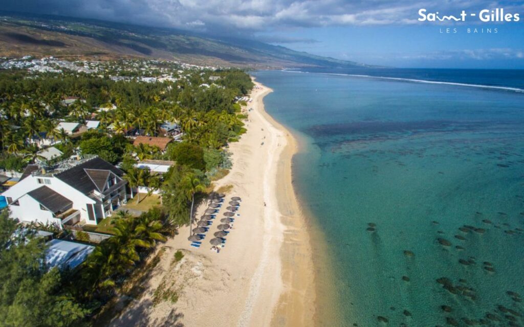 Plage de l'Ermitage à Saint-Gilles Les Bains hôtel Le Nautile