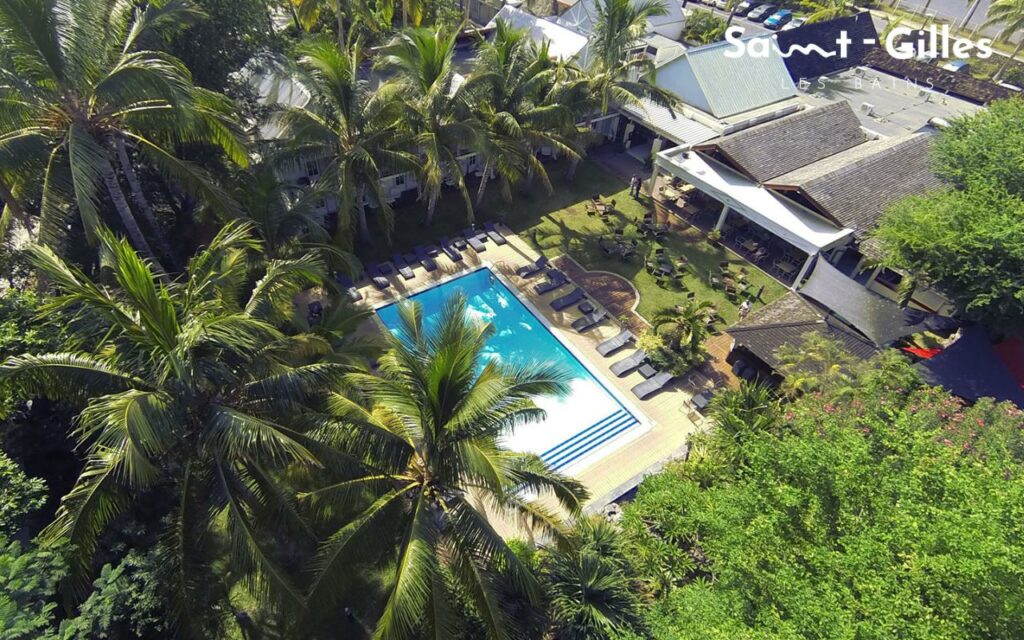 Vue de haut de l'hôtel Alamanda à La Réunion à Saint-Gilles Les Bains