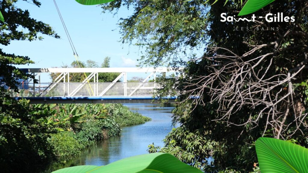 Nouvelle passerelle à Saint-Gilles les Bains